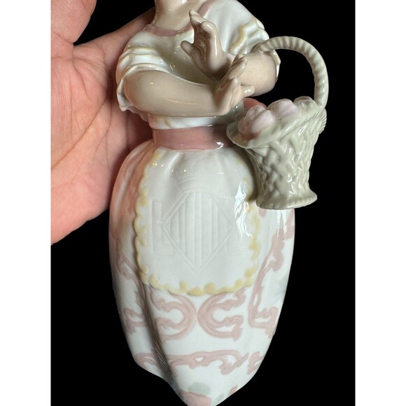 Nao by Lladro Girl with Basket Porcelain Figurine MINT Rare ~ Retired! 10”H - Picture 9 of 10